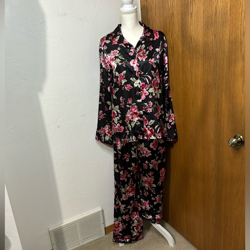 Adonna black with red floral satin top & pants pj set L